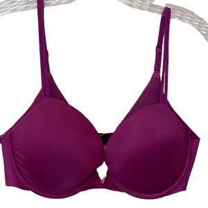 Victoria Secret Push Up Bra with front jeweled V. Size 34C
C